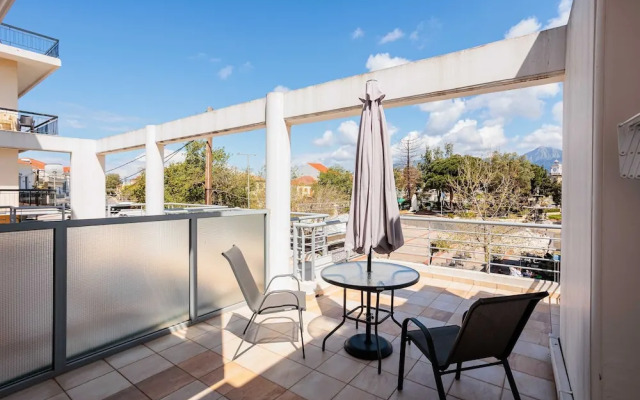Filiatra Cozy Cental Retreats With Balconies