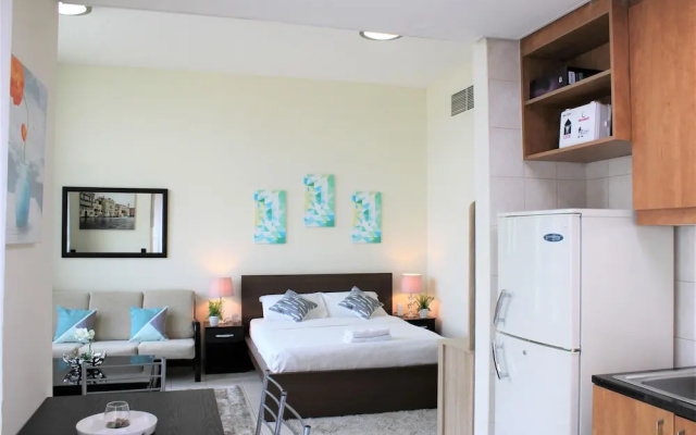 IRN - Spacious Studio in Discover Garden