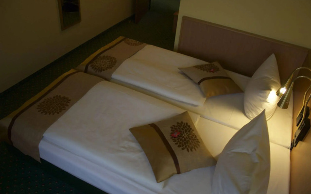 Acron Hotel