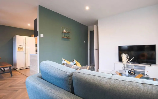 2-bed Apartment in Central Cardiff With Parking