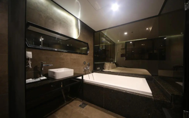 Brown Dot Hotel Beomil