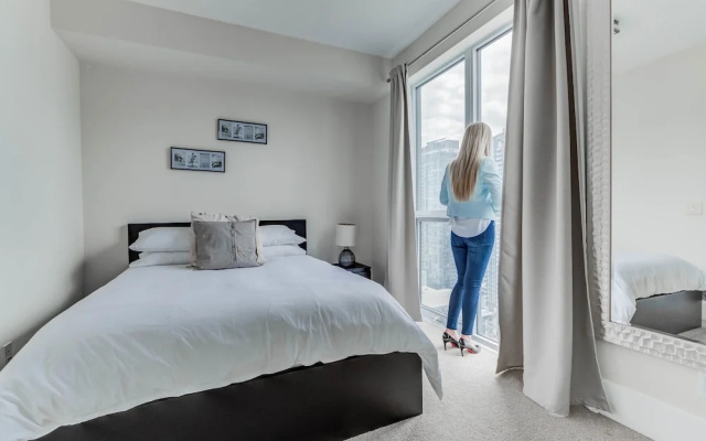Noel Suites - John and Front St West