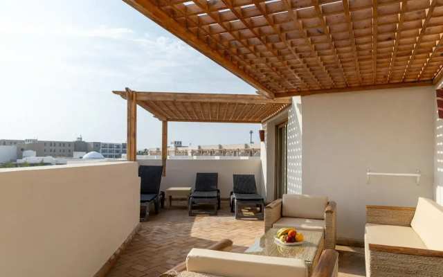 Fort Arabesque Beach Resort