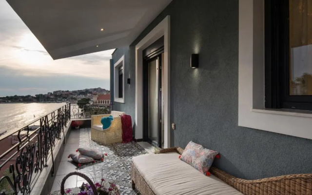 Pela Veranda Exquisite Suites