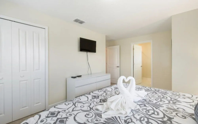 Storey Lake - 3066 Gatsby Street