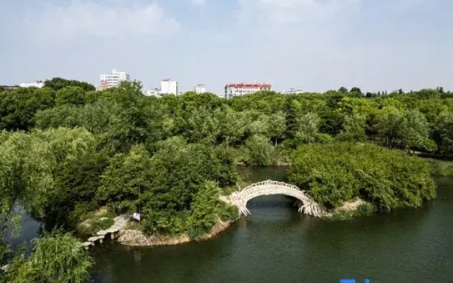 Xi'an Hotel (Dengzhou People's Park)