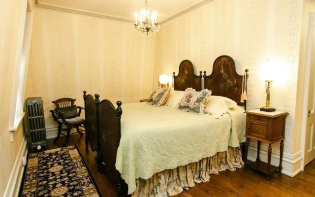 Silas W Robbins House Bed & Breakfast