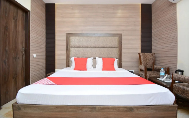 OYO 28335 Hotel Classic