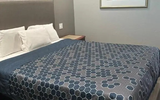 Royal Motel Tracy Llc