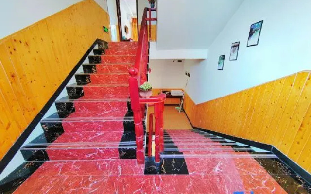 Shennongjia Lily Hotel (Dajiuhu Pingqian Ancient Town)