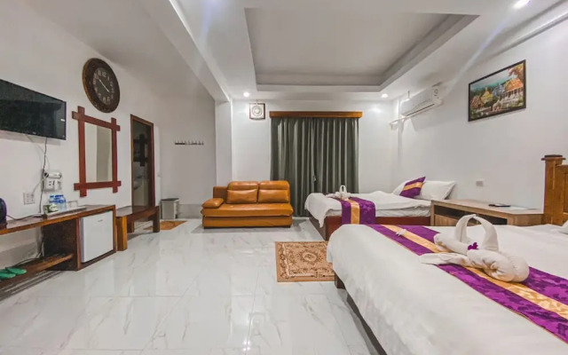 NuttyPhoy Hotel