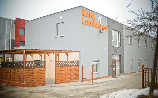Отель Airport Motel GDN Польша, Гданьск - отзывы, цены и фото номеров - забронировать отель Airport Motel GDN онлайн вид на фасад