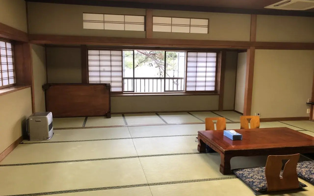 Iwamuro Slow Hostel