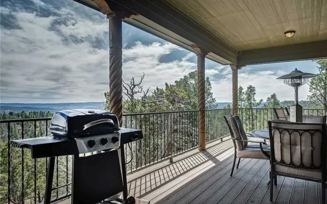 Alpine Village Lodge - Five Bedroom Cabin