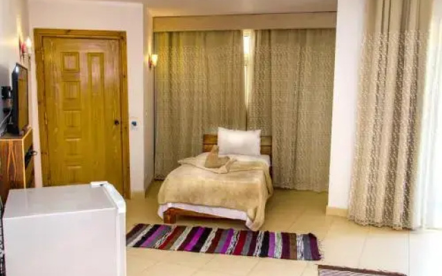 New Yalla Hotel