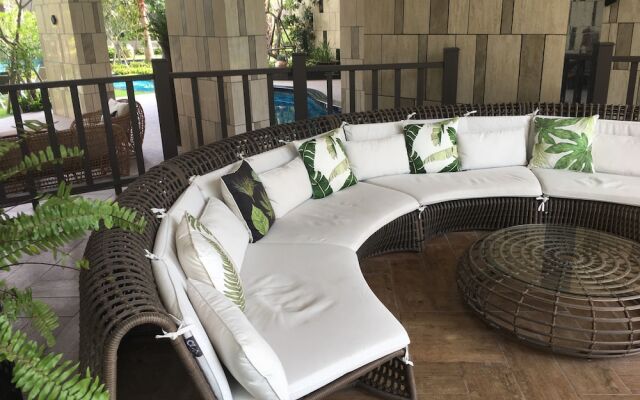Отель Frank's Condo at Riviera Wongamat Паттайя вид на фасад