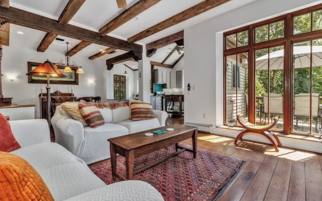 Wolf Creek House