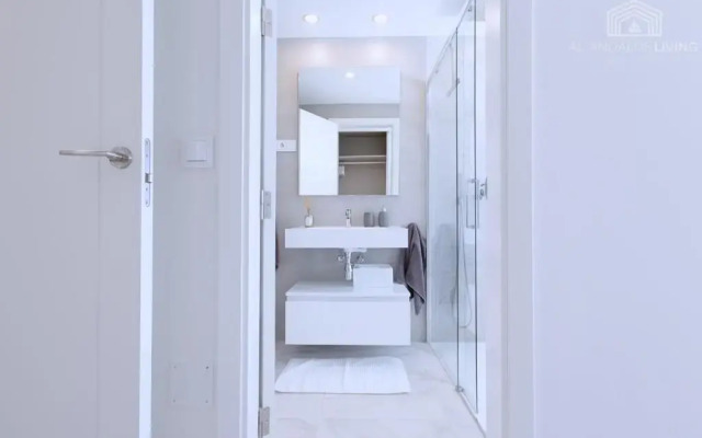 Contemporary apartment 8 min to Puerto Banus
