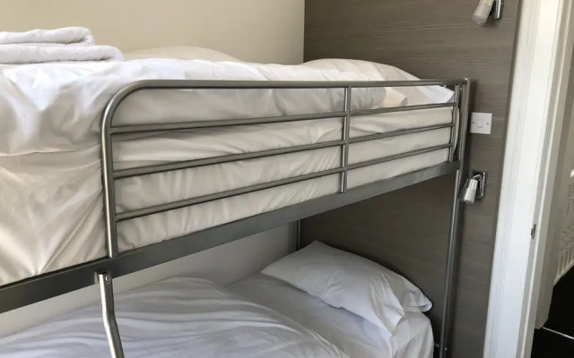 Glasgow Airport Holiday Home