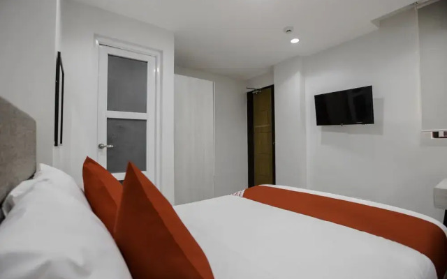 OYO 726 Sanchez Hotel