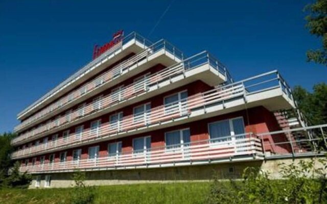Отель Econo Hotel Словакия, Жилина - отзывы, цены и фото номеров - забронировать отель Econo Hotel онлайн вид на фасад