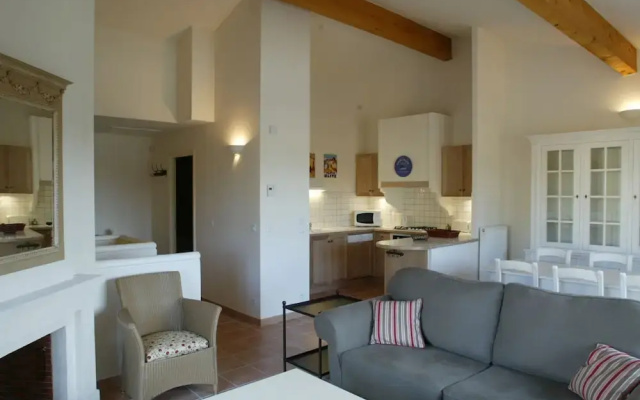 Provencal Holiday Home With Dishwasher not far From Fréjus