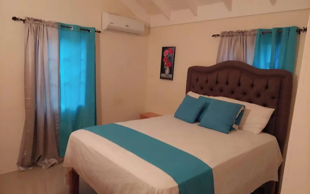 Luxurious 3-bedroom House in Ocho Rios With Private Entrance