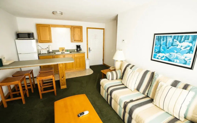 Ocracoke Harbor Inn