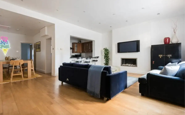 The Bayswater Gardens - Bright & Central 3BDR Home in Bayswater