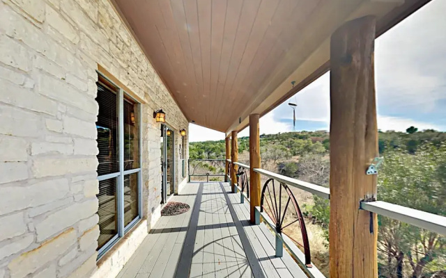 Palatial Spicewood Home and Cabin by RedAwning