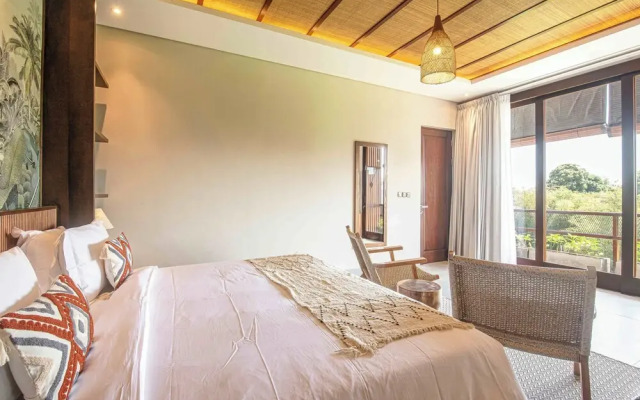 5-br Beach Villa in Canggu Overlooking Rice Fields
