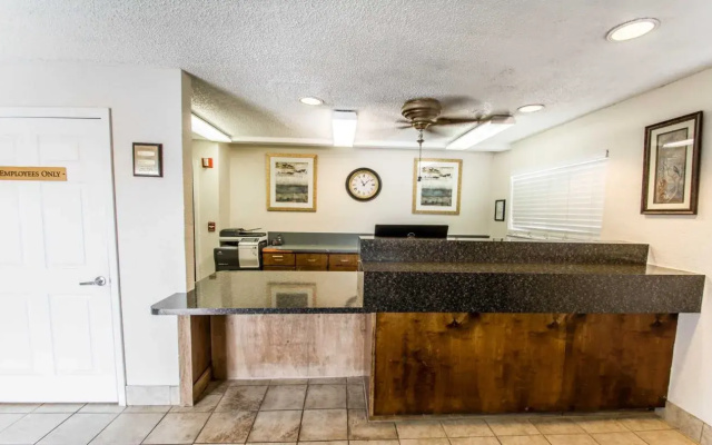 Studio 6 Extended Stay - Jacksonville, FL - South