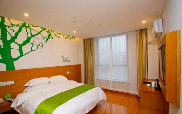 Vatica XuZhou XinYi Railway Station Square Hotel