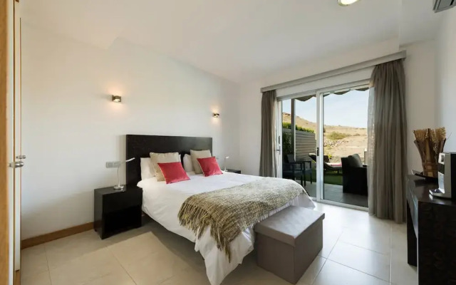 Villa With Heated Pool in Salobre