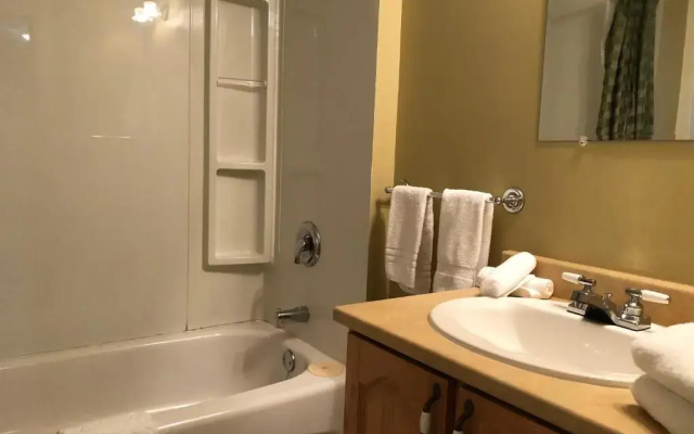 Leaside Suites & Executive Apartments