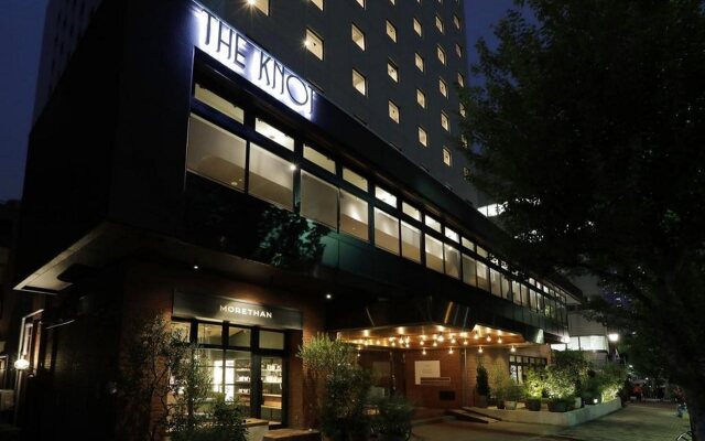 Отель THE KNOT TOKYO Shinjuku вид на фасад