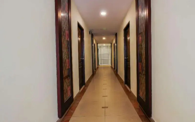 Capital O 68918 Sravya Grand Residency