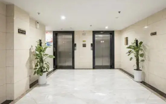 Huzhou Zhongwu Grand Hotel (Taihu Moon Bay)