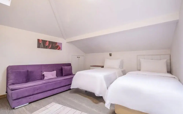 Amazing Residence Flat Near Trump Mall