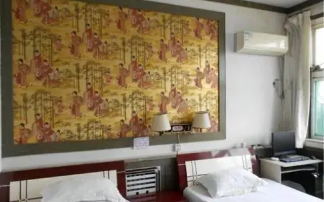 Zhangqiu Yingping Hotel