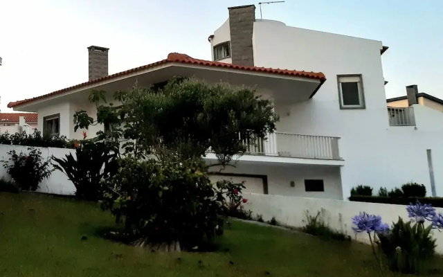 Impecable 4-bed Villa in Praia da Areia Branca