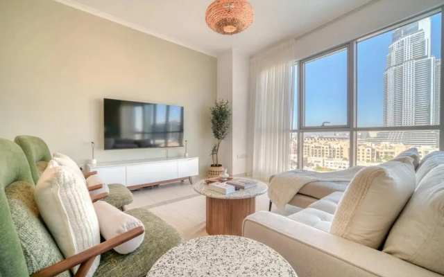 Urban Chic Downtown Apt w Dubai Fountain Views