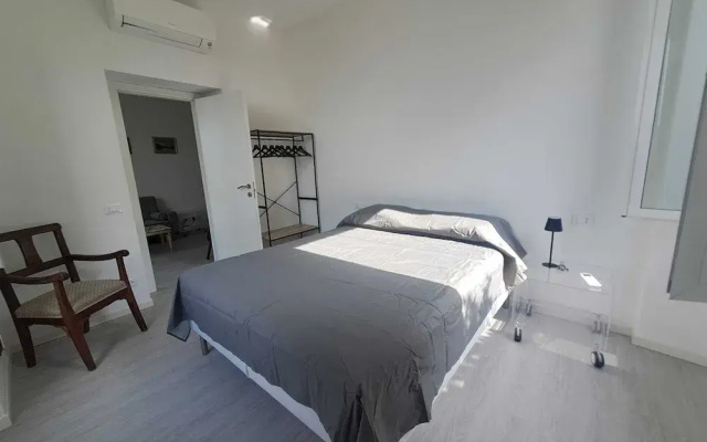 Central Design Flat With Parking