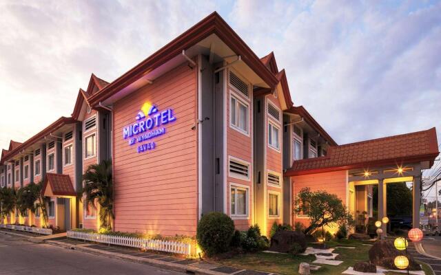 Отель Microtel Inn And Suites Davao Филиппины, Давао - отзывы, цены и фото номеров - забронировать отель Microtel Inn And Suites Davao онлайн вид на фасад
