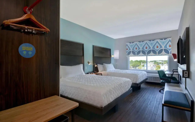 Hole Inn the Wall Hotel - Sunset Plaza - Fort Walton Beach