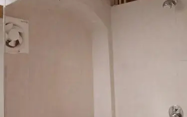 The White Balcao