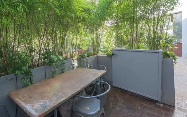 Modern Industrial 80m2 Apartment Near Bastille