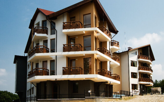Gabrovo Hills Hotel Боженци вид на фасад
