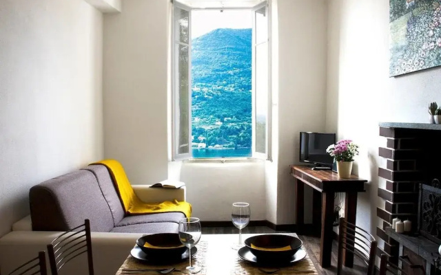 ALTIDO Cozy Lake View