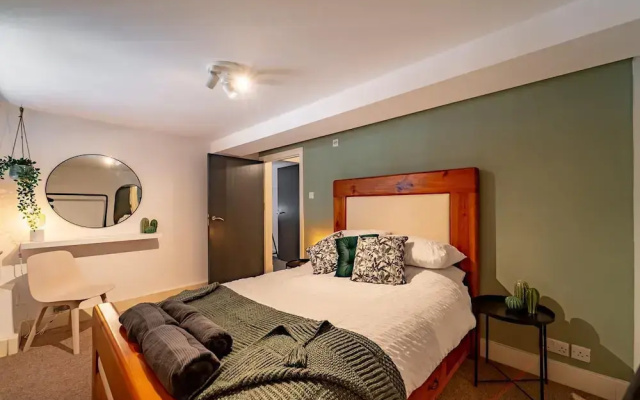 Stunning Modern City Centre Apartment Retreat